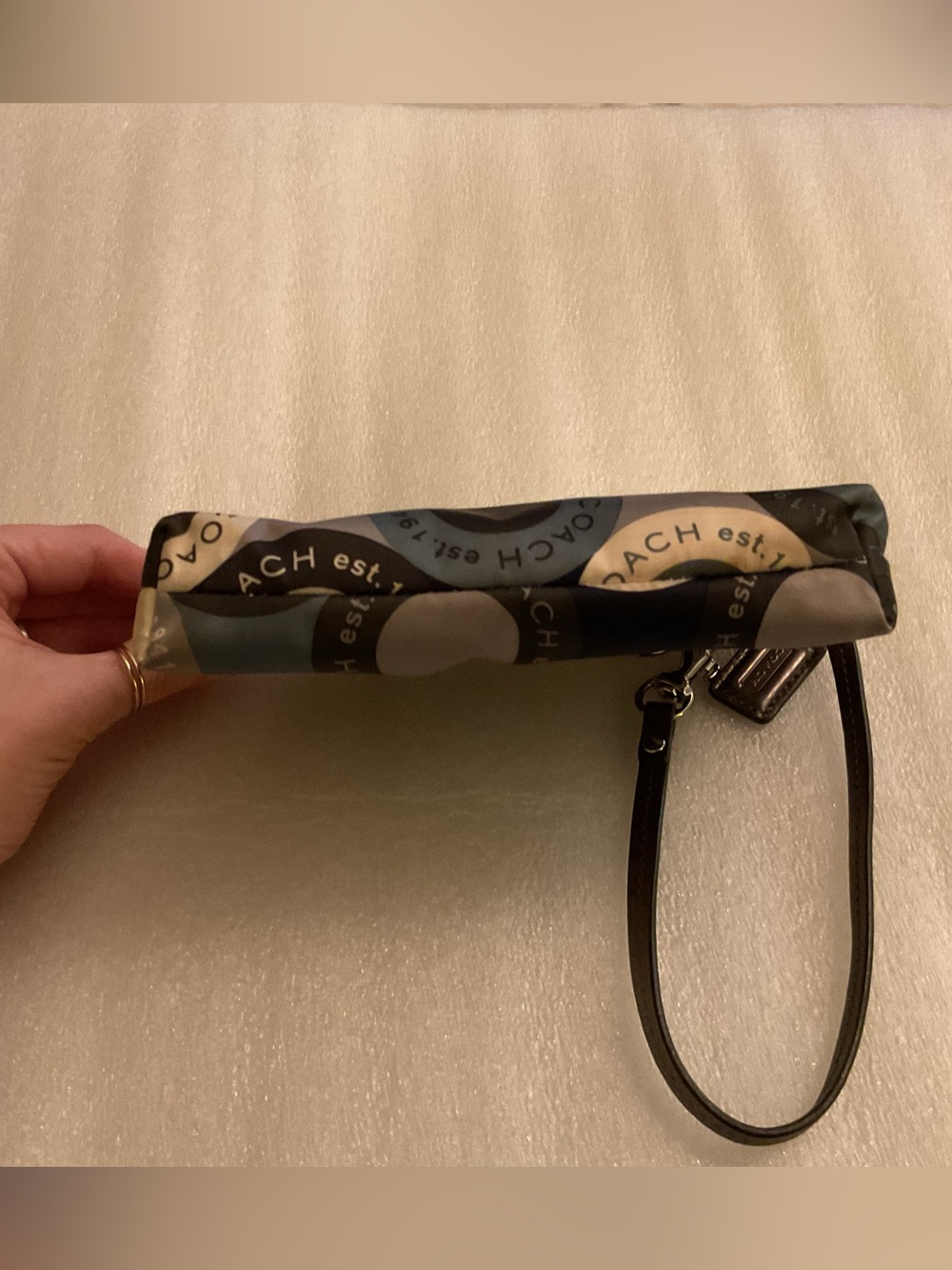 COACH Est. 1941 Graphic Circle Print Wristlet With Pristine Medallion & Hangtag - Picture 4 of 12